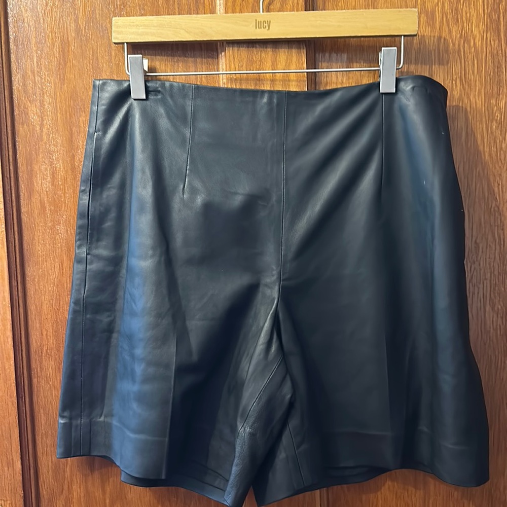 Black lamb leather shorts with pockets size 12